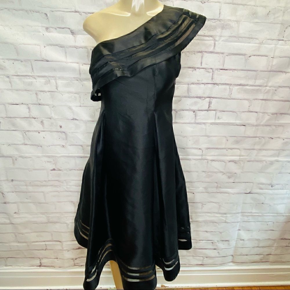 ADRIANNA PAPELL ONE SHOULDER  MIDI DRESS size 0
